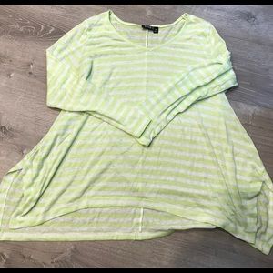 Knit v neck trapeze style shirt